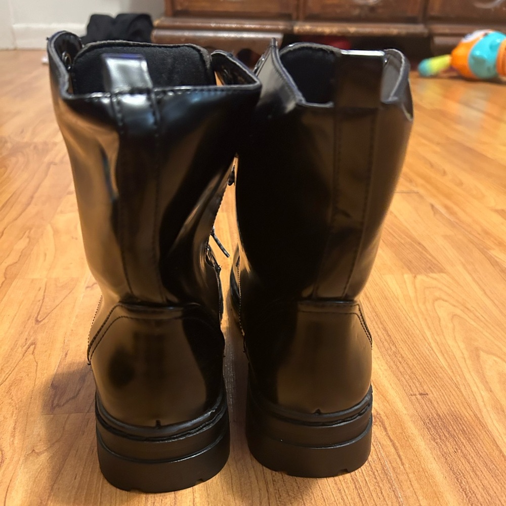 Boots - Picture 5 of 8